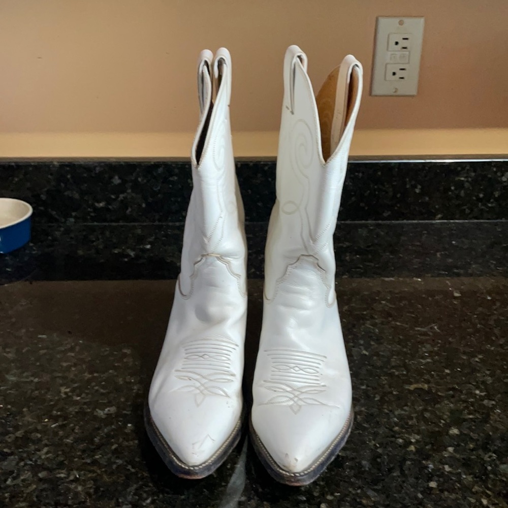 COPY - Justin white boots - size 8